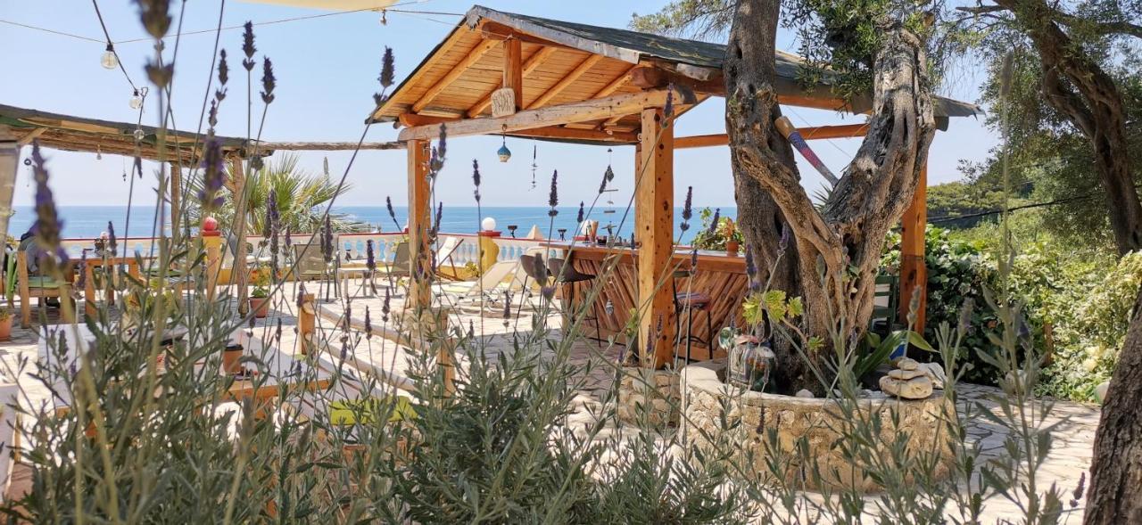 Pelekas Beach Apartments Rolling Stone Bagian luar foto