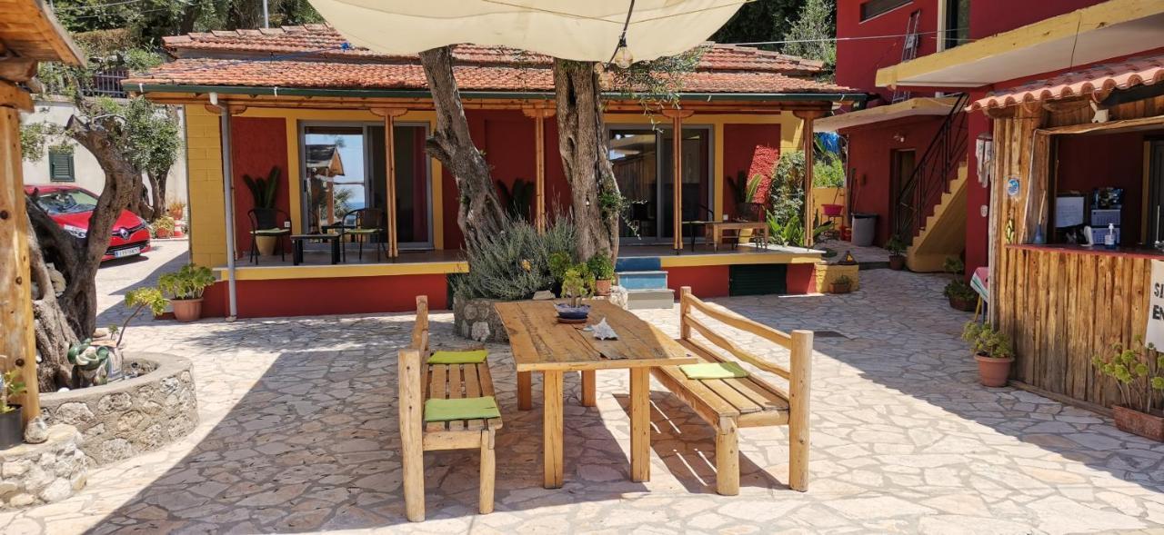 Pelekas Beach Apartments Rolling Stone Bagian luar foto